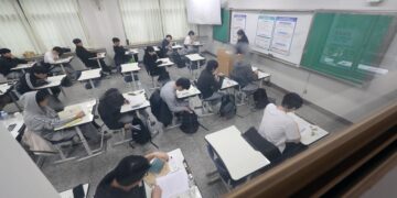 전북 정읍 고사장서 10분 빨리 울린 종료 안내 방송…학교 측 “보상으로 1분 더 줬다”