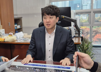 새 국면 맞는 공천 개입 의혹…이준석 “尹, 역정 내며 얘기한 건 이례적”