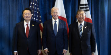 ‘트럼프 시대 안전판’ 한미일 협력사무국 설치