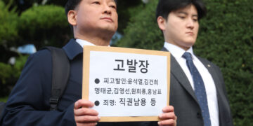 ‘명태균 의혹’ 현역 의원·광역단체장에 옮겨붙나…시민단체 고발장 제출