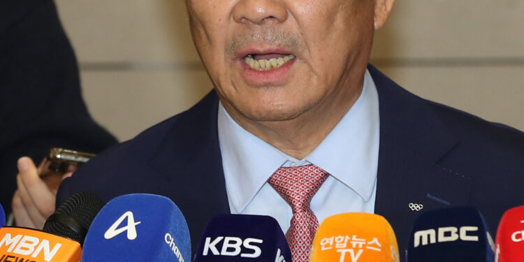 비리 의혹·직무정지에도… 이기흥, 체육회장 3선에 사생결단