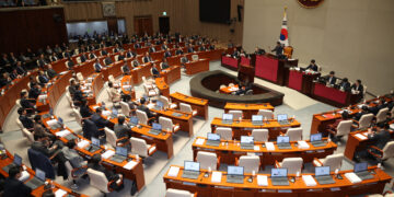 野, ‘예산 감액안’ 예결위 단독 처리…與 반발 퇴장