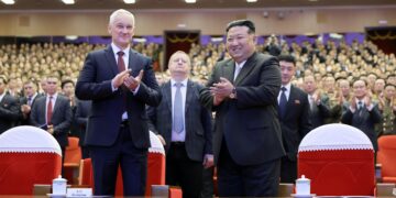 김정은, 러시아 국방장관 접견해 “변함없이 지지”… 북러 밀착 더 가속