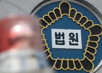 “성관계 영상, 혼자 보기 아까워”…전 직장동료 차량에 ‘협박’ 메모 붙인 40대