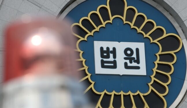 “성관계 영상, 혼자 보기 아까워”…전 직장동료 차량에 ‘협박’ 메모 붙인 40대