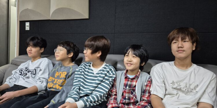 퇴근길 어른 울린 초등학생들 “모두 빛나는 별 될 수 있어요”