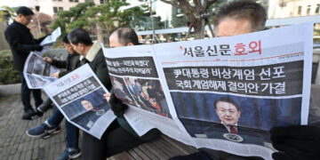 계엄군 차량 막고 SNS로 생중계… 시민들이 지켜낸 ‘서울의 밤’