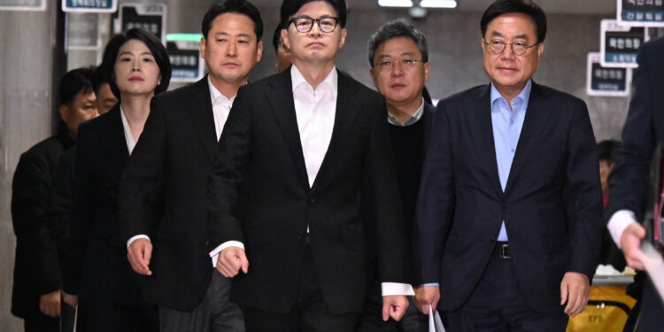 한동훈, 질서 있는 수습 ‘키’ 잡아… 조기 대선 갈림길에 서다