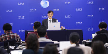 이창용 “가용 수단 총동원”… 환율 1472.5원, IMF 이후 ‘최고치’