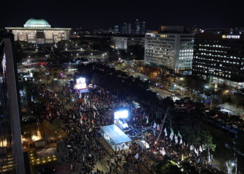 “비정상 계엄 대통령 탄핵”… ‘5만 촛불’ 국회로