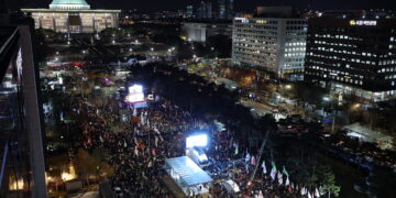 “비정상 계엄 대통령 탄핵”… ‘5만 촛불’ 국회로