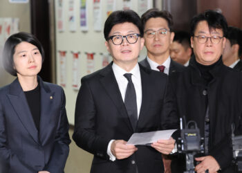 韓 “尹대통령 사실상 직무배제…질서있는 퇴진 추진”