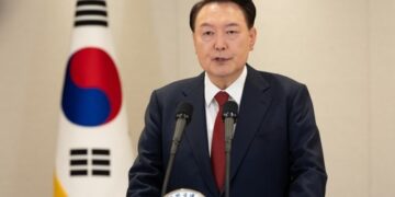 尹측 “체포영장 발부 불법무효…놀랍고 도저히 받아들이기 어려워”