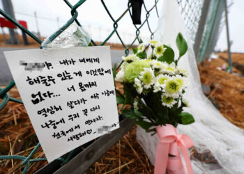 “부모가 벌받아” “기장 생존”… 무너진 마음을 할퀴고 짓밟았다