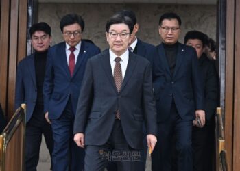 관저 앞 與의원들 “불법 막으러 간 것”… 영장 재집행 전망에 고심