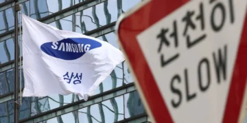 삼성 영업익 6.5조 ‘메모리 한파’… 젠슨 황 “삼성 HBM 성공 확신”