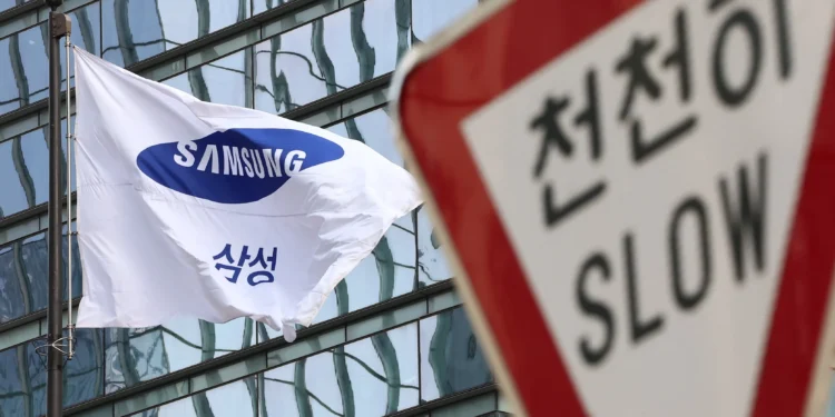 삼성 영업익 6.5조 ‘메모리 한파’… 젠슨 황 “삼성 HBM 성공 확신”