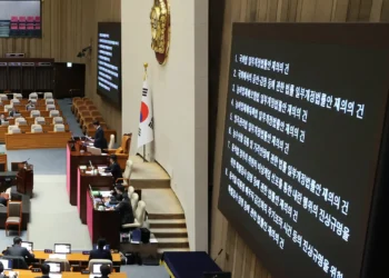 쌍특검법 또 부결… 野 “재발의”