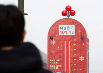 불황·계엄·탄핵, ‘한파 정국’에 모인 온정…사랑의 온도탑 100도 달성