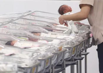 “아이 낳은 직원에 최대 1억”…저출생에 ‘파격 출산장려책’