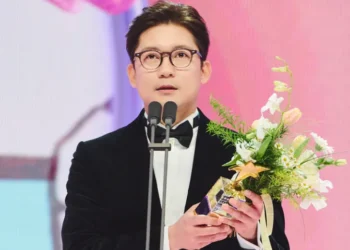 “돈 벌러 간다”던 김대호 아나, MC몽 품에 안겼다