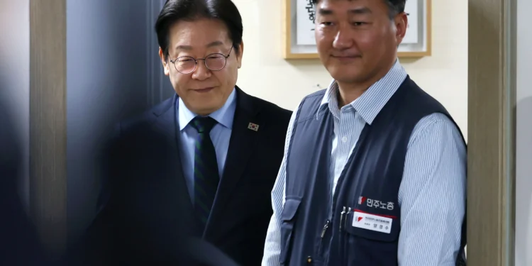 ‘노동계 달래기’ 양대노총 방문한 李…“노동시간 단축 입장 명확”