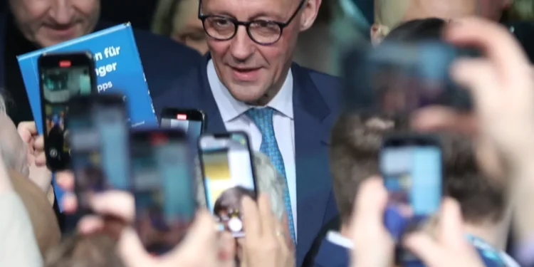 전용기 직접 모는 ‘독일판 트럼프’ 메르츠, 총리직 거머쥐다