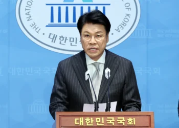 경찰, ‘성폭행 의혹’ 장제원 전 의원 조사…본인은 “사실무근” 주장