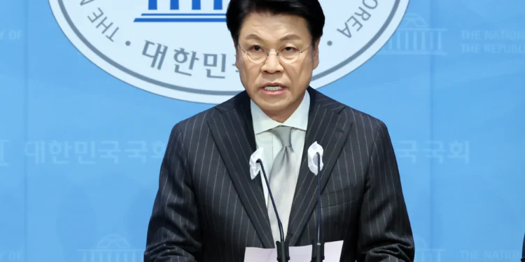 경찰, ‘성폭행 의혹’ 장제원 전 의원 조사…본인은 “사실무근” 주장