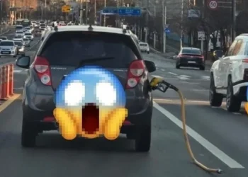 주유건 달고 달리는 차량…무슨 이유로…