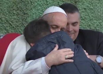 “교황님, 무신론자 아빠 천국 갔을까요”