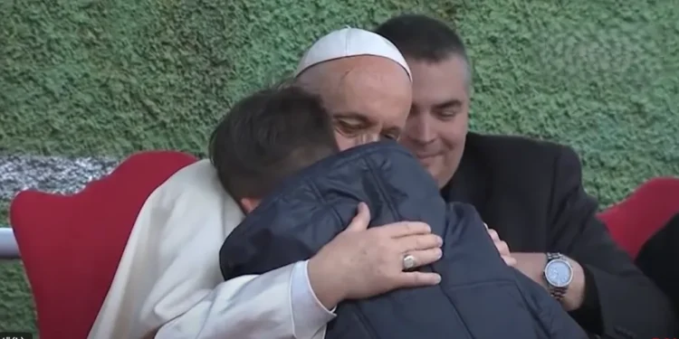 “교황님, 무신론자 아빠 천국 갔을까요”