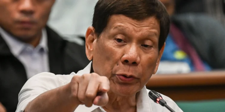 ‘마약과의 전쟁’ 최대 3만명 학살… 무자비한 ‘처형자’ 두테르테 체포