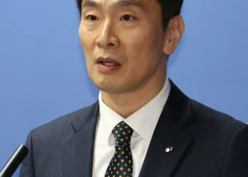 “MBK 검사, 금감원 총역량 가동”… 김병주 회장에 칼끝 겨눈 이복현