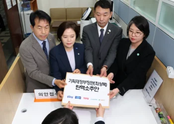 野 5당 최상목 탄핵안 발의…與 “국정 파괴 테러리즘”