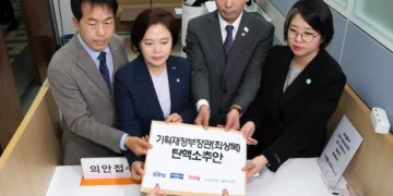 野 5당 최상목 탄핵안 발의…與 “국정 파괴 테러리즘”