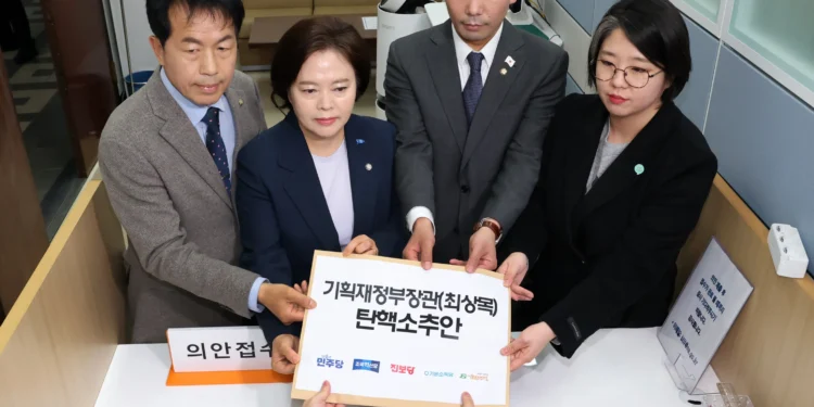 野 5당 최상목 탄핵안 발의…與 “국정 파괴 테러리즘”