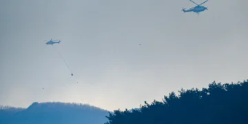 산청 산불 이틀째…진화율 55%·주민 213명 대피·헬기 투입