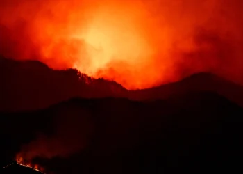 “산청산불 진화대원 2명 숨진 채 발견…2명 실종”