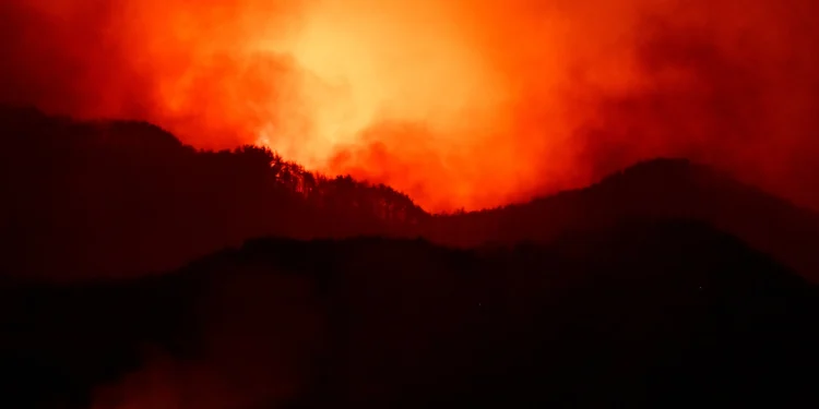 “산청산불 진화대원 2명 숨진 채 발견…2명 실종”