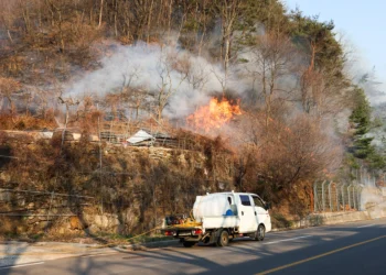 산청 산불 사망자 4명으로 늘어…야간 진화 작업 계속