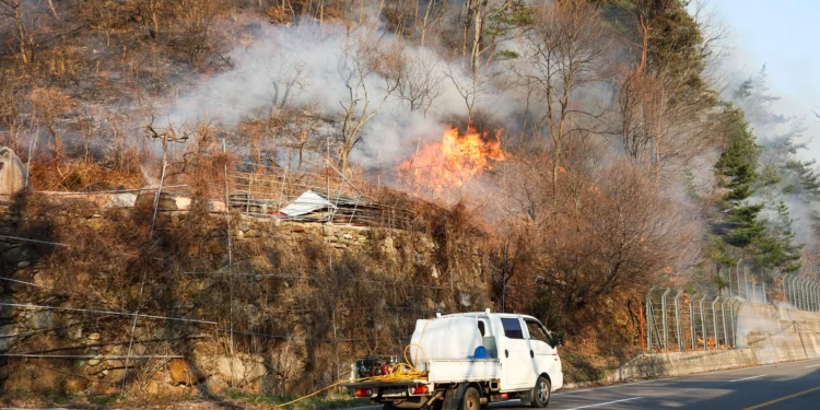 산청 산불 사망자 4명으로 늘어…야간 진화 작업 계속