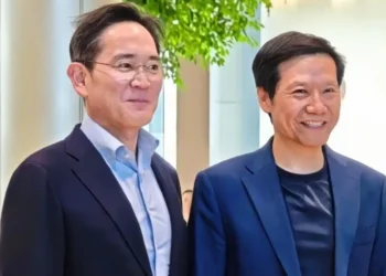 이재용, 2년 만에 방중… 샤오미 공장서 ‘전장 사업’ 직접 챙겼다