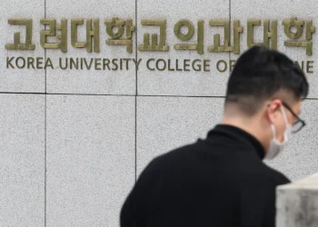 전남대 등 지방 의대 복귀 저조… 의대들 “무더기 제적 안돼” 설득