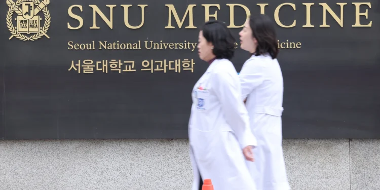 ‘SKY의대생’ 돌아온다… ‘등록 후 휴학’ 꼼수 가능성 여전