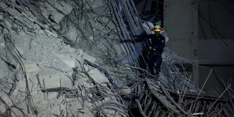 미얀마 강진 사망자 694명으로 ‘껑충’…부상자 1670명