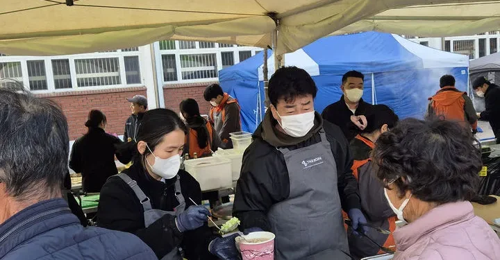 ‘90도’ 고개 숙인 백종원…“그냥 두고 볼 수 없다” 안동 달려간 이유