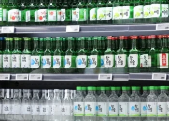 “술값 내렸다”…주머니 사정에 술꾼들 발길 끊자 식당들 ‘눈물의 할인’