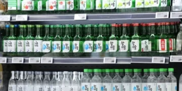 “술값 내렸다”…주머니 사정에 술꾼들 발길 끊자 식당들 ‘눈물의 할인’