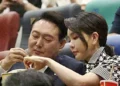 尹 1호 대변인 “尹, 김건희가 면박 줘도 강아지 안고 웃기만”